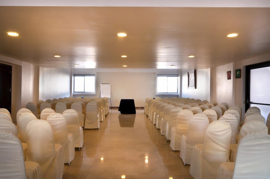 Imperio De Angeles Executive Leon Poliforum Exterior photo