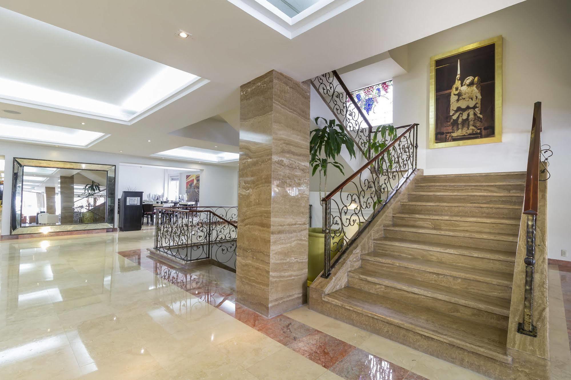 Imperio De Angeles Executive Leon Poliforum Exterior photo